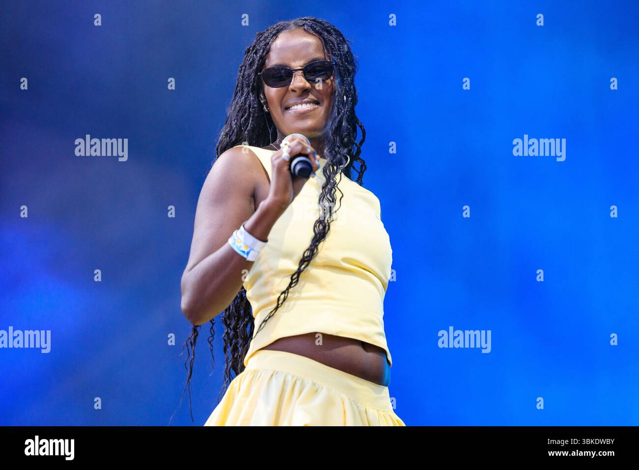 Oslo, Norvegia. 13 giugno 2025. La cantante norvegese ELIA esegue un concerto dal vivo durante il festival musicale norvegese Piknik i Parken 2025 a Oslo. Foto Stock
