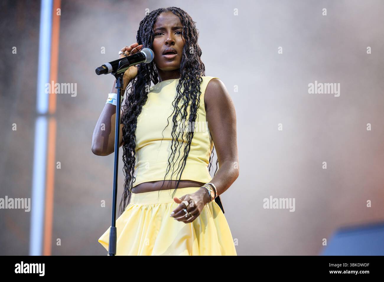Oslo, Norvegia. 13 giugno 2025. La cantante norvegese ELIA esegue un concerto dal vivo durante il festival musicale norvegese Piknik i Parken 2025 a Oslo. Foto Stock