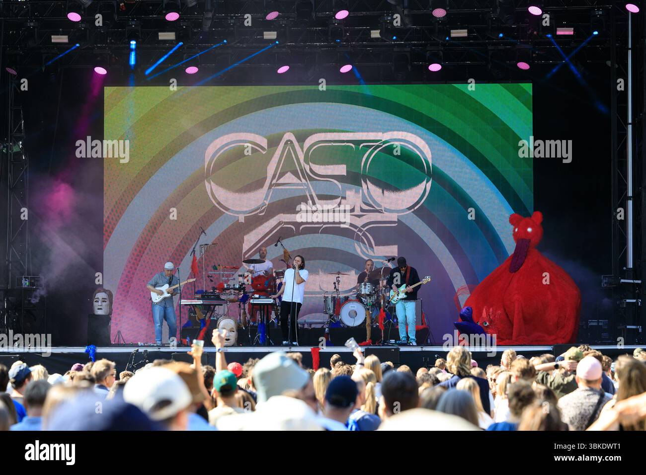 Oslo, Norvegia. 14 giugno 2025. La band norvegese Casiokids esegue un concerto dal vivo durante il festival musicale norvegese Piknik i Parken 2025 a Oslo. Foto Stock