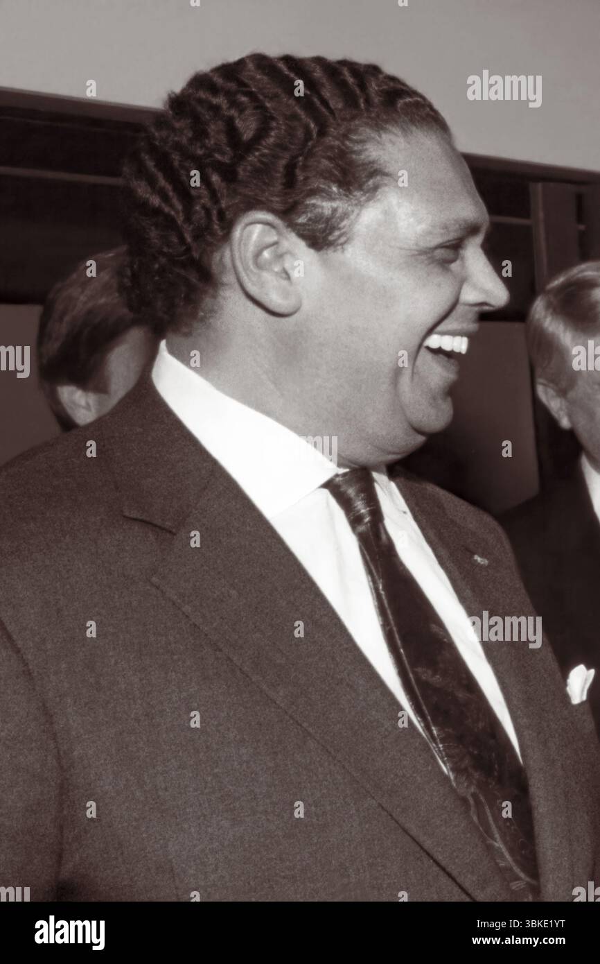 Maynard Jackson (1938-2003), primo sindaco nero di Atlanta, in un incontro con il presidente Bill Clinton e altri il 19 marzo 1993, riguardante i Giochi olimpici centenari che si sarebbero tenuti ad Atlanta, Georgia, nell'estate del 1996. (USA) Foto Stock