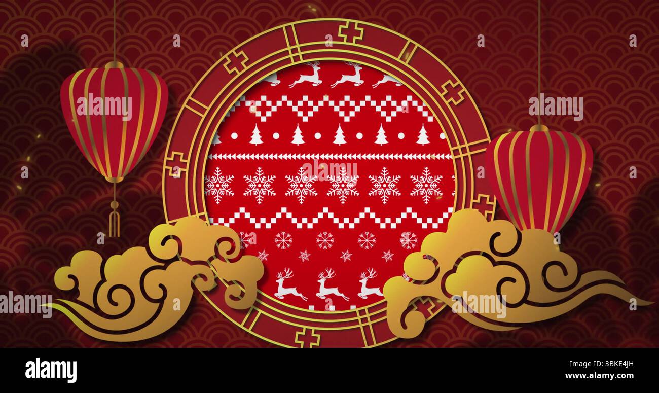 Cornice dorata con pannello in maglia rossa e decorazioni natalizie con motivi nuvolosi e lanterne Foto Stock