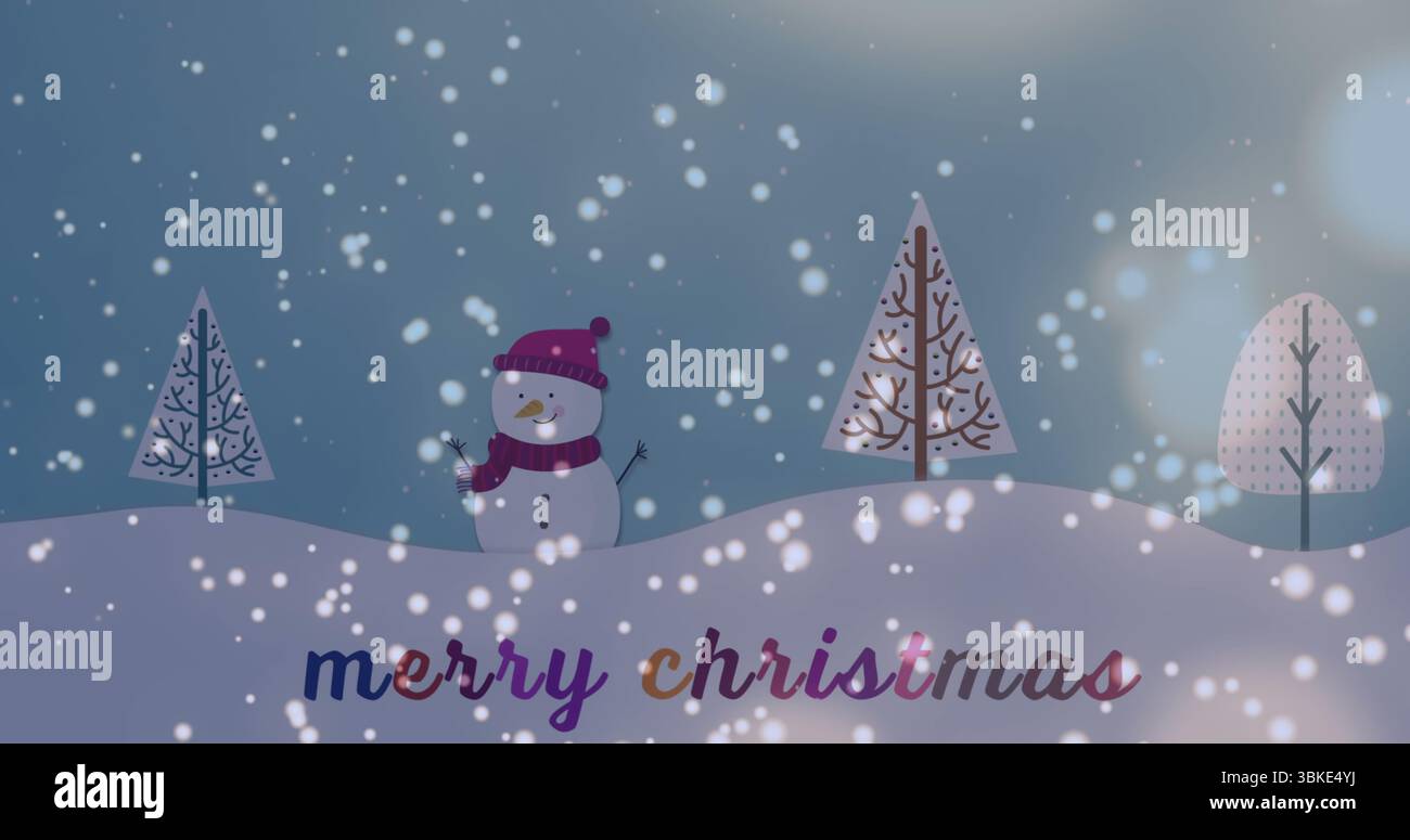 Posa di un pupazzo di neve che indossa una sciarpa con cappello in maglia sulla collina con alberi, fiocchi di neve, buon natale, spazio copia Foto Stock