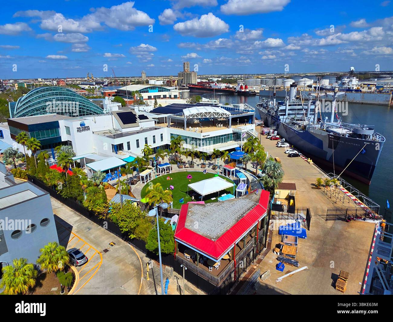 L'acquario del centro di Tampa, Florida, inclusa la Liberty Ship Foto Stock