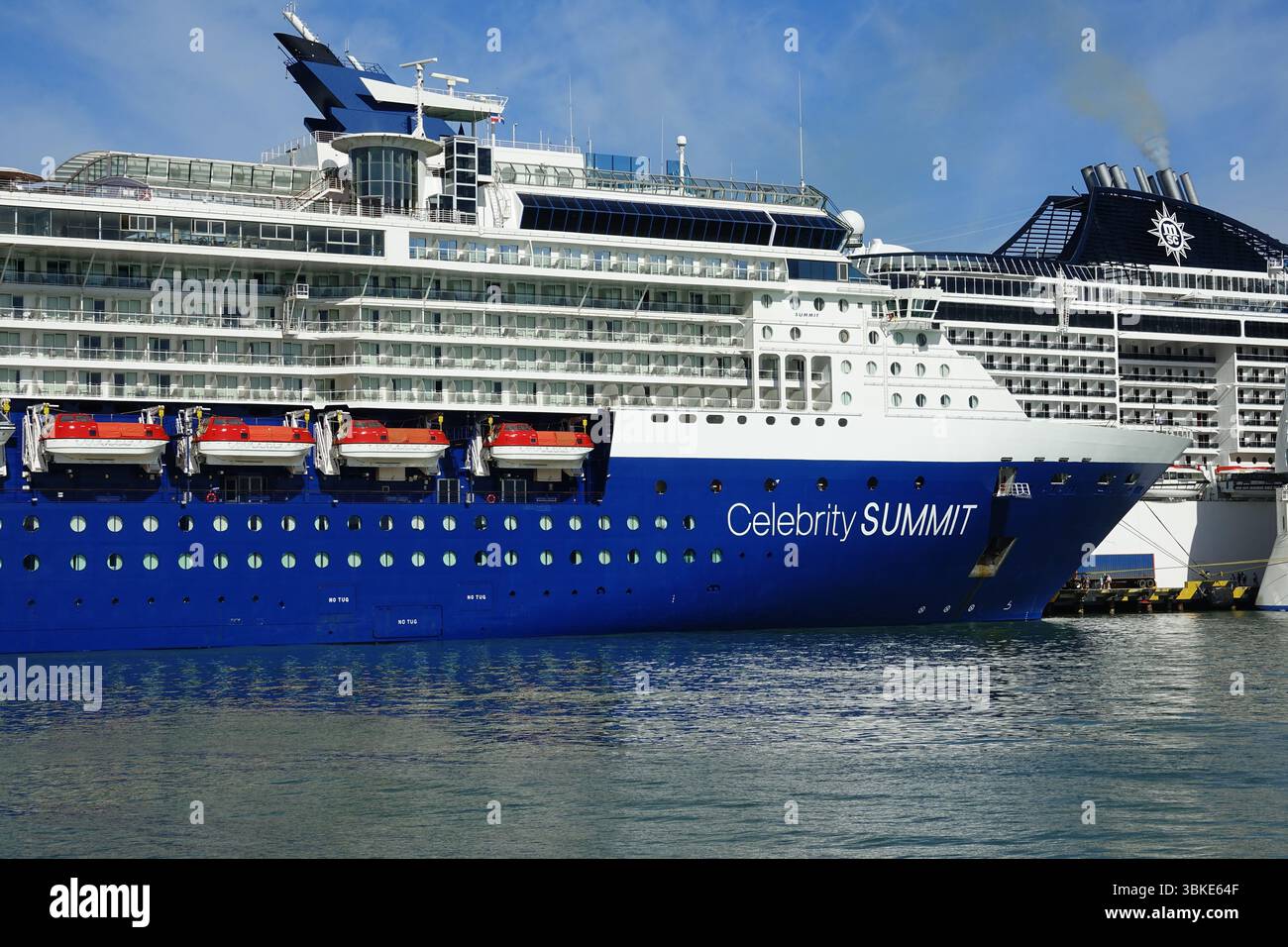 Puerto Plata, Repubblica Dominicana, porto delle navi da crociera nella baia di Taino nei Caraibi con Norwegian Jewel and Celebrity Summit e MSC Divina Ships create nel 03.09.20 Foto Stock