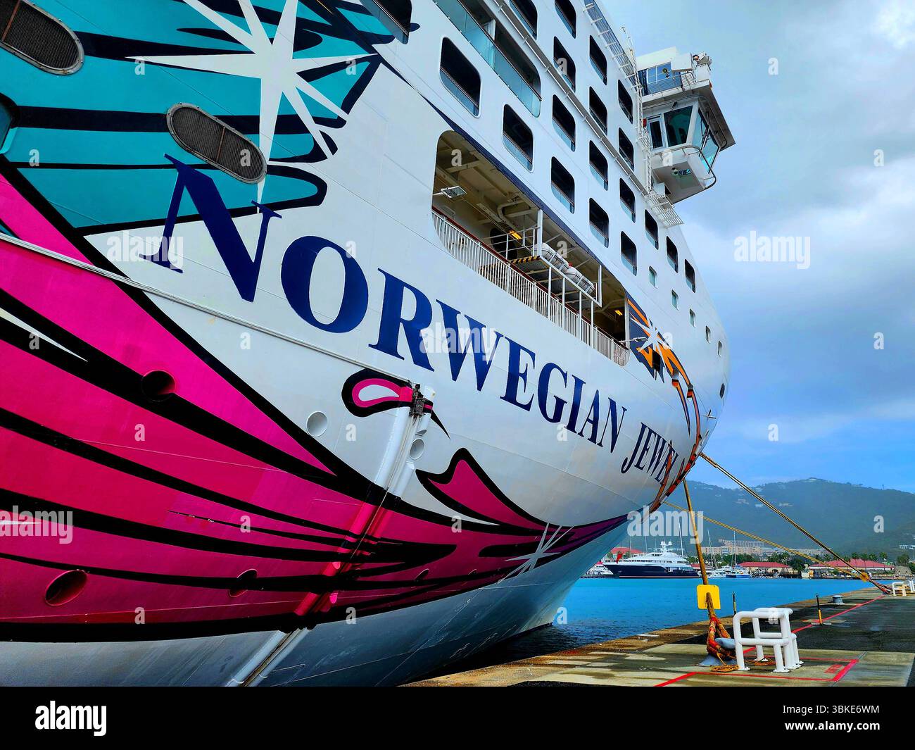 Attracco dei gioielli norvegesi alle Isole Vergini di St. Thomas Charlotte Amalie USVI territorio degli Stati Uniti. Creato nel 03.29.25 Foto Stock