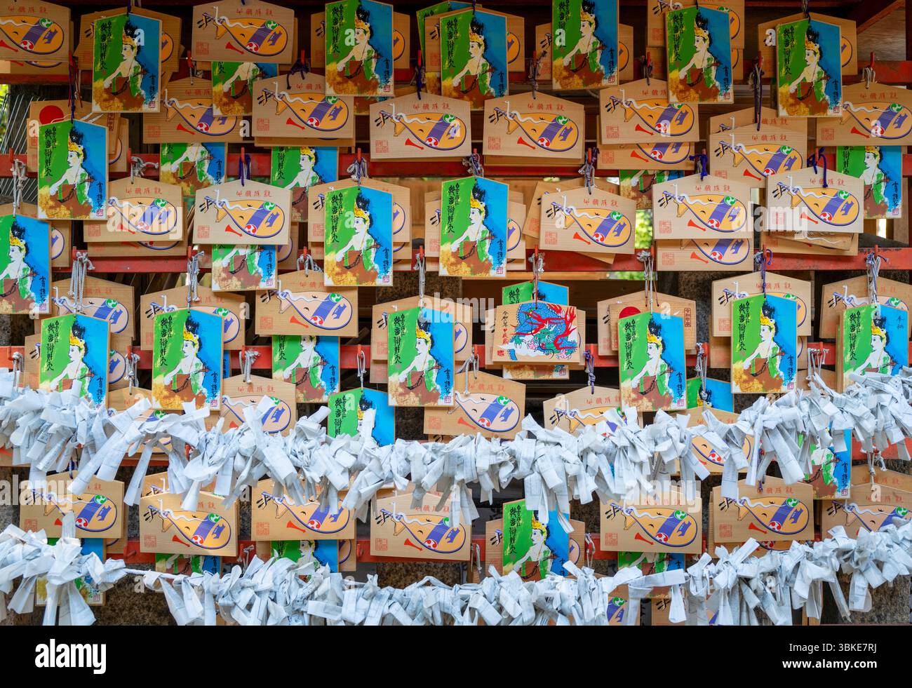 Tessere dei desideri del santuario EMA all'ingresso del Palazzo Imperiale di Kyoto in Giappone Foto Stock