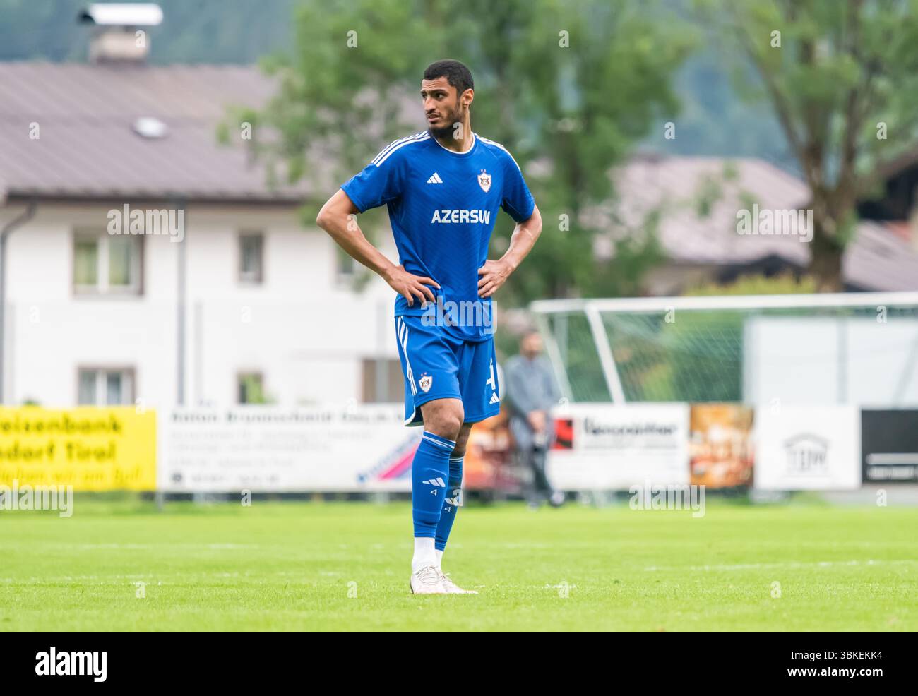 Kirchdorf-in-Tirol, Austria – 27 giugno 2023. Rahil Mammadov, schiena centrale del Qarabag durante l'amichevole tra Qarabag e Ferencvaros (3-3). Foto Stock