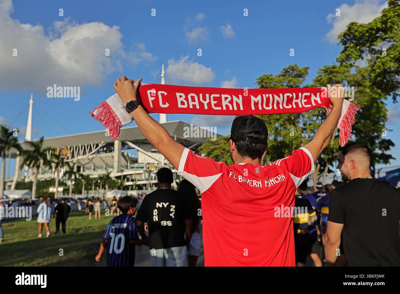 Miami, Stati Uniti. 20 giugno 2025. I tifosi del Bayern arrivano per la partita tra il Bayern Monaco e IL CA Boca Juniors, per il secondo turno del gruppo C per la Coppa del mondo FIFA Club 2025, all'Hard Rock Stadium di Miami, Stati Uniti, il 20 giugno 2025. Foto: Heuler Andrey/DiaEsportivo/Alamy Live News crediti: DiaEsportivo/Alamy Live News Foto Stock