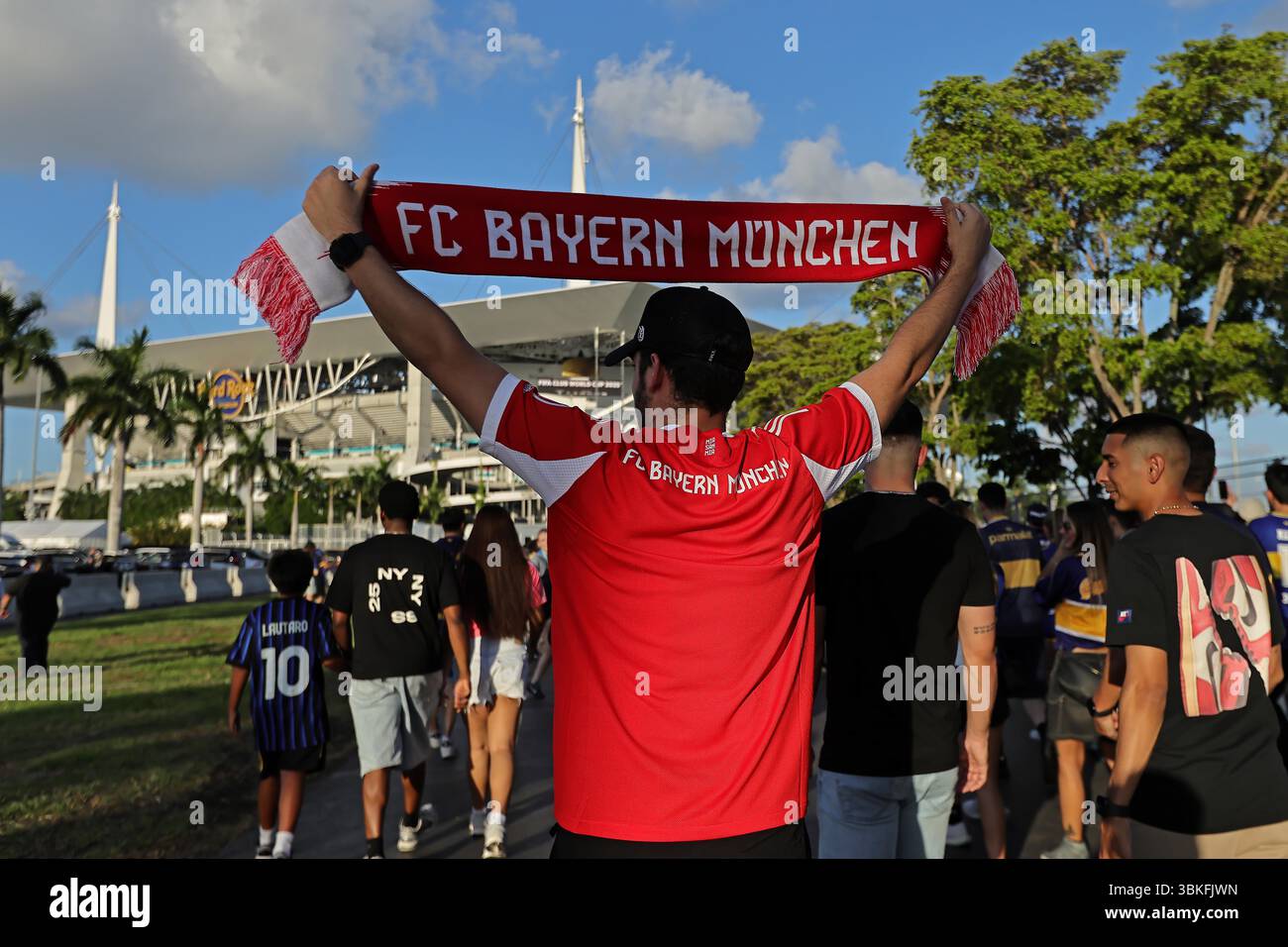 Miami, Stati Uniti. 20 giugno 2025. I tifosi del Bayern arrivano per la partita tra il Bayern Monaco e IL CA Boca Juniors, per il secondo turno del gruppo C per la Coppa del mondo FIFA Club 2025, all'Hard Rock Stadium di Miami, Stati Uniti, il 20 giugno 2025. Foto: Heuler Andrey/DiaEsportivo/Alamy Live News crediti: DiaEsportivo/Alamy Live News Foto Stock