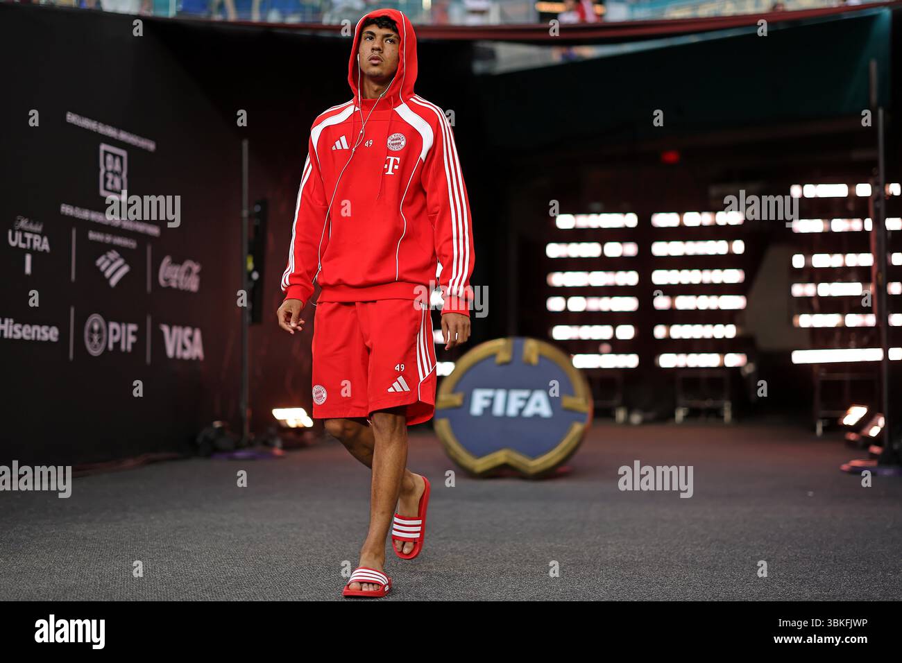 Miami, Stati Uniti. 20 giugno 2025. Adam Aznou del Bayern arriva per la partita tra FC Bayern Monaco e CA Boca Juniors, per il secondo turno del gruppo C per la Coppa del mondo per club FIFA 2025, all'Hard Rock Stadium di Miami, Stati Uniti, il 20 giugno 2025. Foto: Heuler Andrey/DiaEsportivo/Alamy Live News crediti: DiaEsportivo/Alamy Live News Foto Stock
