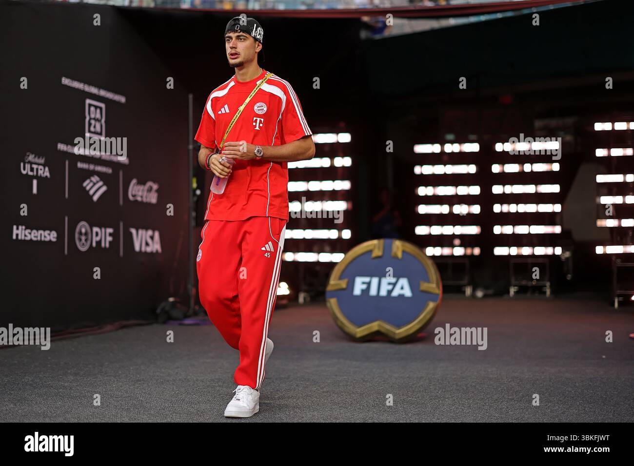 Miami, Stati Uniti. 20 giugno 2025. Aleksandar Pavlovic del Bayern arriva per la partita tra FC Bayern Monaco e CA Boca Juniors, per il secondo turno del gruppo C per la Coppa del mondo per club 2025, all'Hard Rock Stadium di Miami, Stati Uniti, il 20 giugno 2025. Foto: Heuler Andrey/DiaEsportivo/Alamy Live News crediti: DiaEsportivo/Alamy Live News Foto Stock