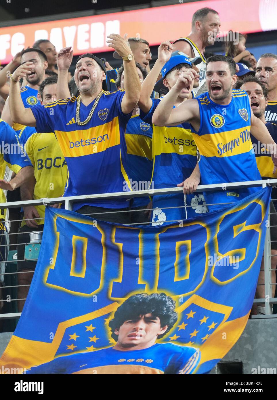 Miami, Stati Uniti. 20 giugno 2025. I tifosi del CA Boca Juniors reagiscono prima della partita del gruppo C tra il Bayern Monaco di Germania e IL CA Boca Juniors di Argentina alla Coppa del mondo per club FIFA 2025 all'Hard Rock Stadium di Miami, Stati Uniti, 20 giugno 2025. Crediti: Huang Zongzhi/Xinhua/Alamy Live News Foto Stock