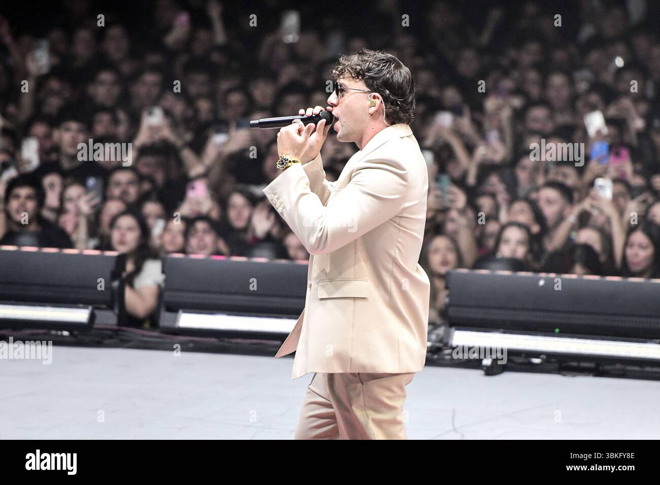 Buenos Aires (20 giugno 2025). Il cantante spagnolo Quevedo. Buenas Noches Latam Tour 2025. Movistar Arena Argentina. Crediti: Mariano Garcia/Alamy Live News Foto Stock