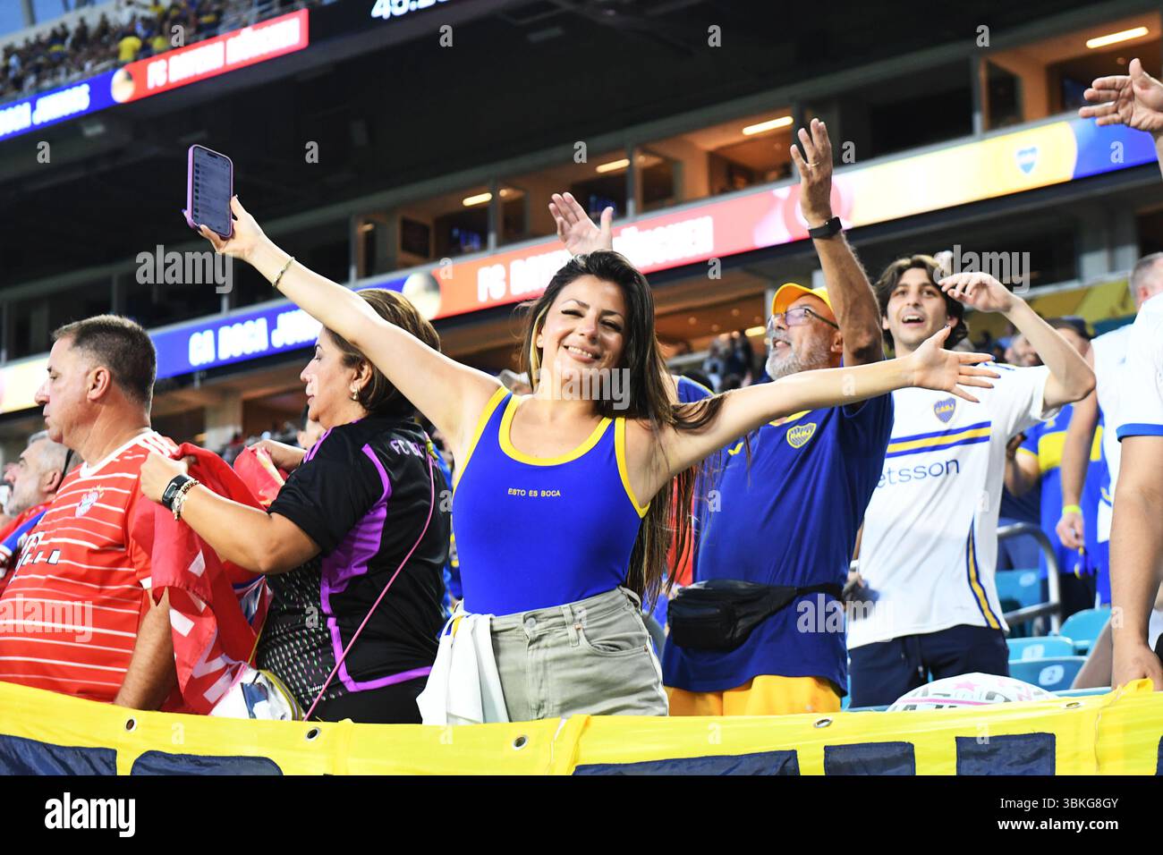 Miami, Stati Uniti. 20 giugno 2025. Tifosi del CA Boca Juniors prima della partita contro il Bayern Monaco alla Coppa del mondo per club FIFA del 20 giugno 2025 a Miami, Florida. (Foto di JC Ruiz/Sipa USA) credito: SIPA USA/Alamy Live News Foto Stock
