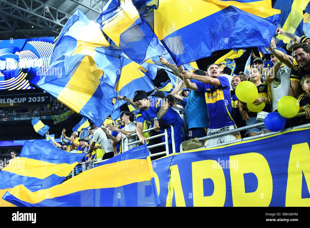 Miami, Stati Uniti. 20 giugno 2025. Tifosi del CA Boca Juniors prima della partita contro il Bayern Monaco alla Coppa del mondo per club FIFA del 20 giugno 2025 a Miami, Florida. (Foto di JC Ruiz/Sipa USA) credito: SIPA USA/Alamy Live News Foto Stock