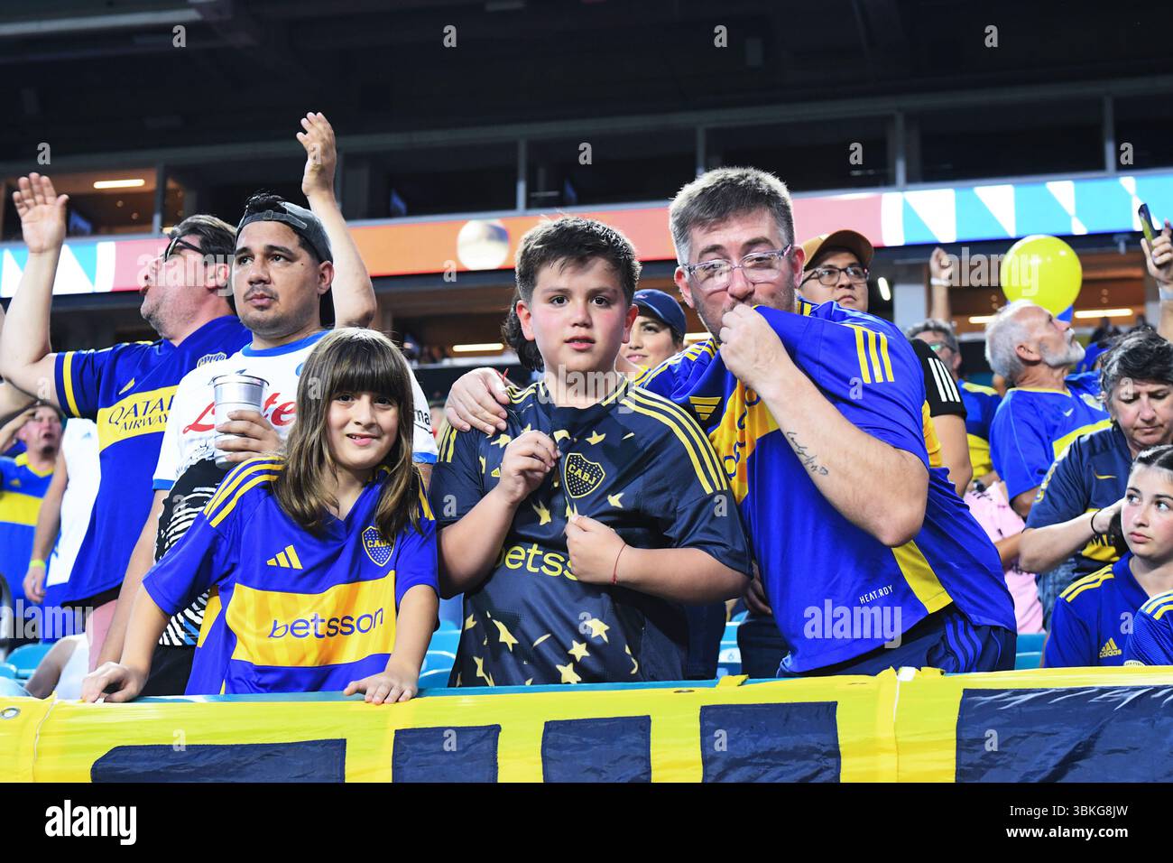 Miami, Stati Uniti. 20 giugno 2025. Tifosi del CA Boca Juniors prima della partita contro il Bayern Monaco alla Coppa del mondo per club FIFA del 20 giugno 2025 a Miami, Florida. (Foto di JC Ruiz/Sipa USA) credito: SIPA USA/Alamy Live News Foto Stock