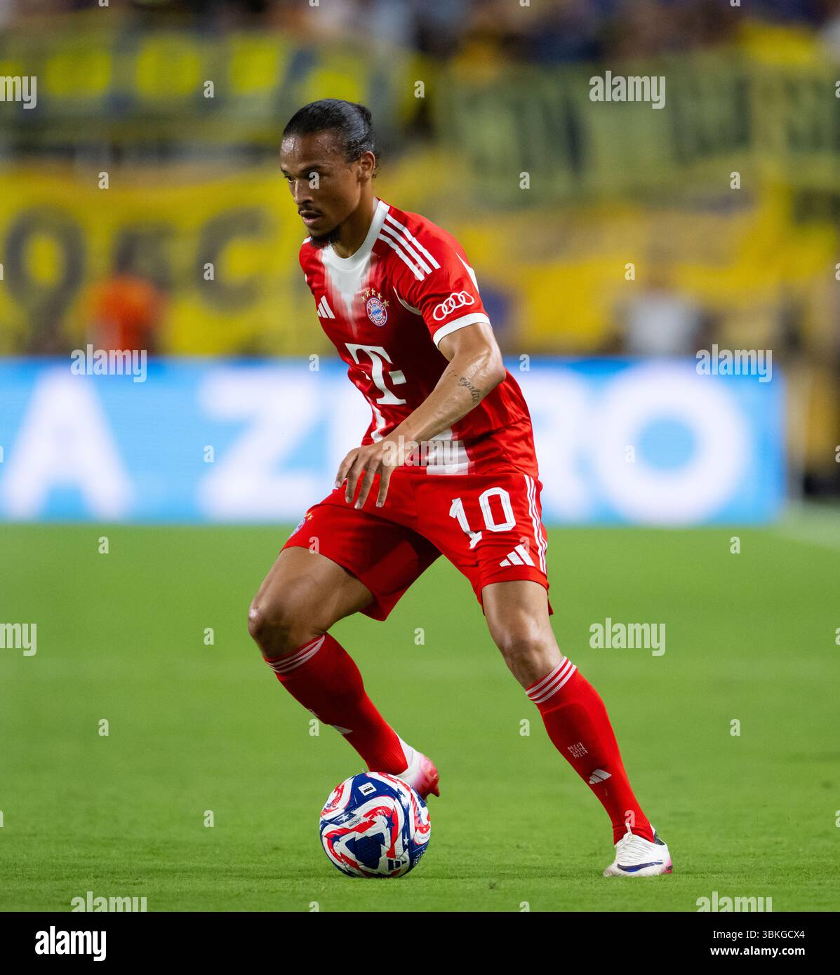 20 giugno 2025, USA, Miami: Calcio: Club World Cup, Bayern Monaco - Boca Juniors, turno preliminare, gruppo C, partita 2 all'Hard Rock Stadium. Leroy sane di Monaco gioca la palla. Foto: Sven Hoppe/dpa Foto Stock