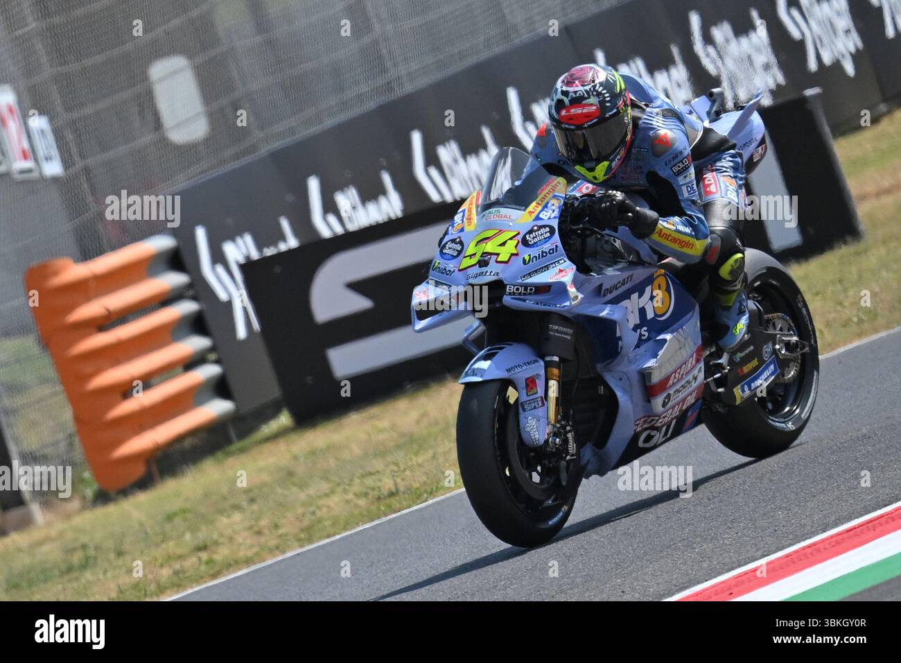 Scarperia, Toscana. 21 giugno 2025. Fermin Aldeguer di Spagna in sella alla Gresini Racing (54) durante le qualifiche del Grand Prix MotoGP al Mugello. Scarperia (Italia), il 21 giugno 2025 crediti: massimo insabato/Alamy Live News Foto Stock