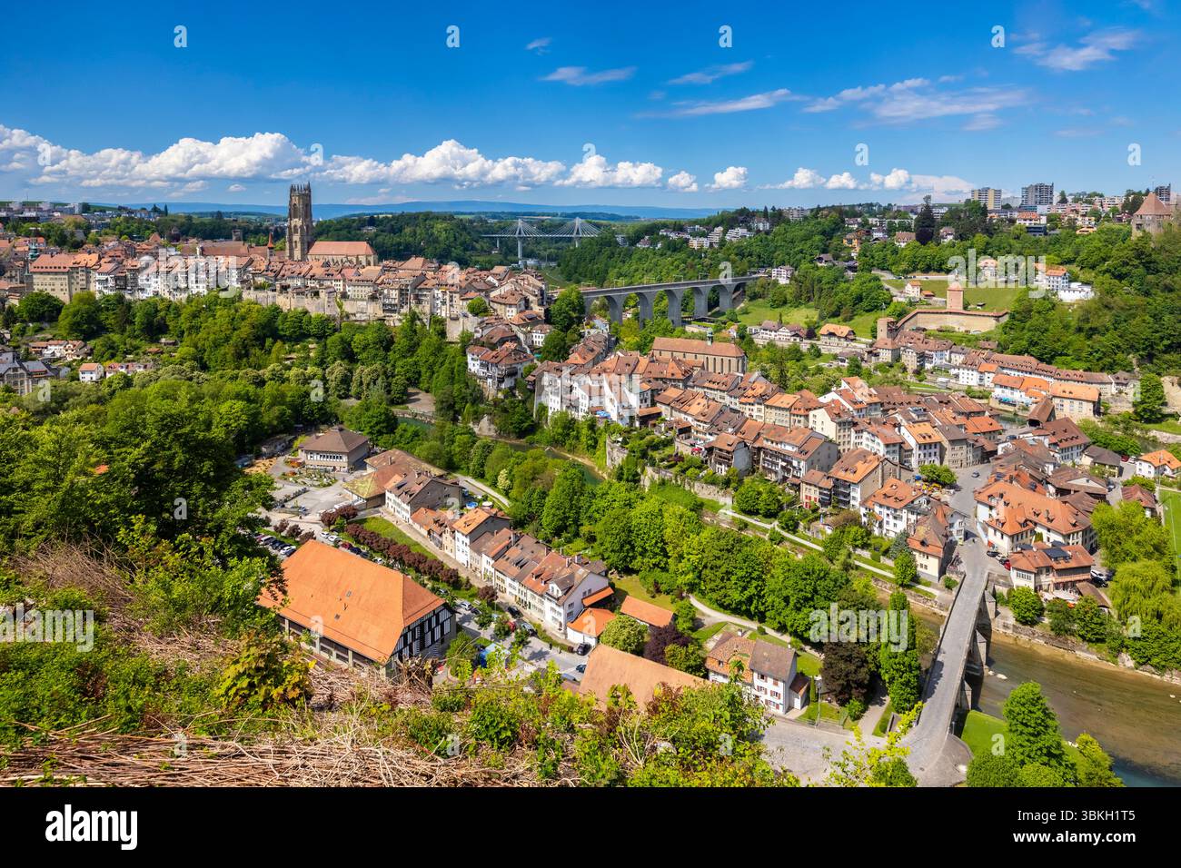 Vista dell'antica città medievale di Friburgo. Friburgo, Cantone di Friburgo, Svizzera, Europa. Foto Stock