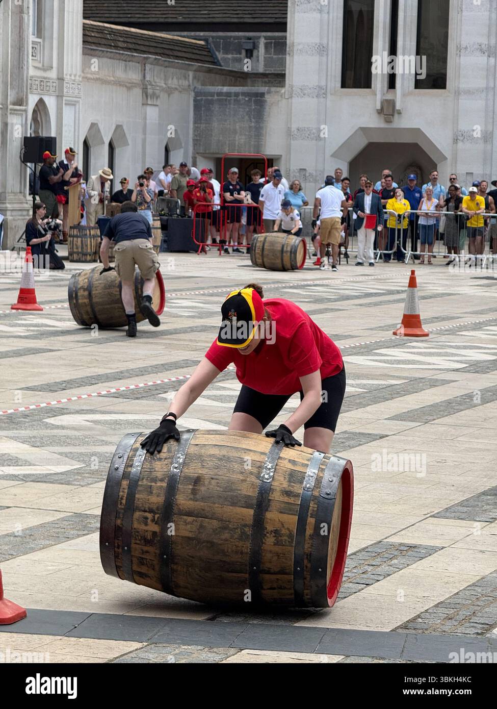 Coopers Cask race 2025 , cortile della London Guild Hall. Worshipful Company of Coopers quarta corsa annuale Coopers’ Cask Race Foto Stock