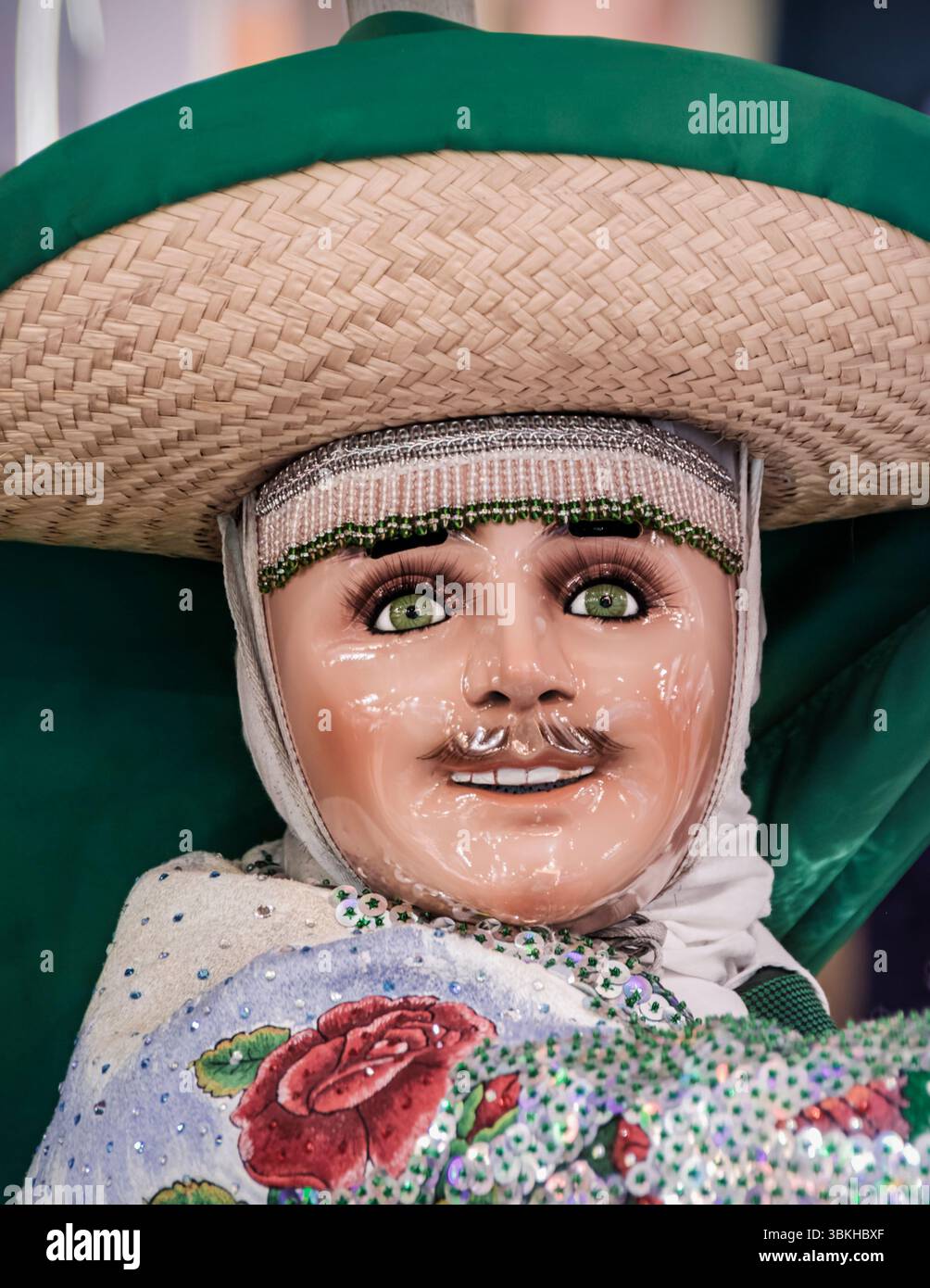 Madrid, Spagna, 23 gennaio 2025: Beyond Costume: The Quiet Power of Cultural Identity in dettaglio Foto Stock