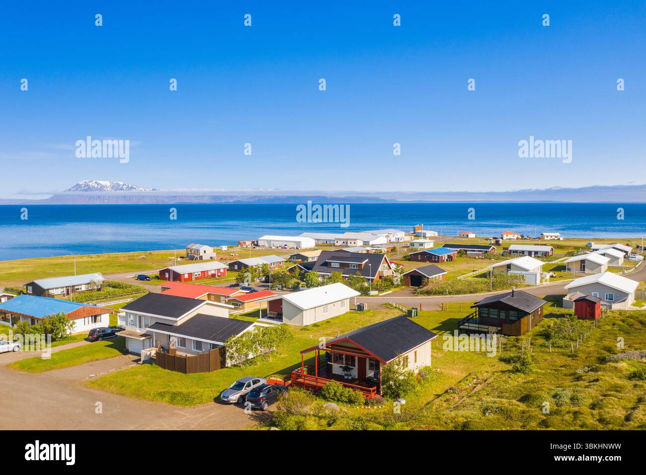 Vista panoramica della piccola città di Bakkafjörður, Islanda Foto Stock