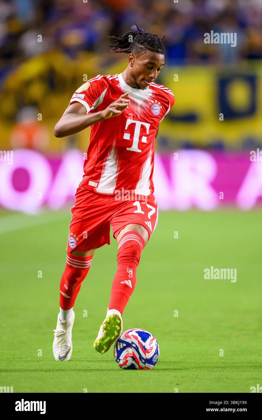 20 giugno 2025; Hard Rock Stadium, Miami, USA; Club World Cup Group C Round 1 Football, Bayern Monaco contro Boca Juniors; FC Bayern Monaco attaccante Michael Olise controlla la palla. Foto Stock