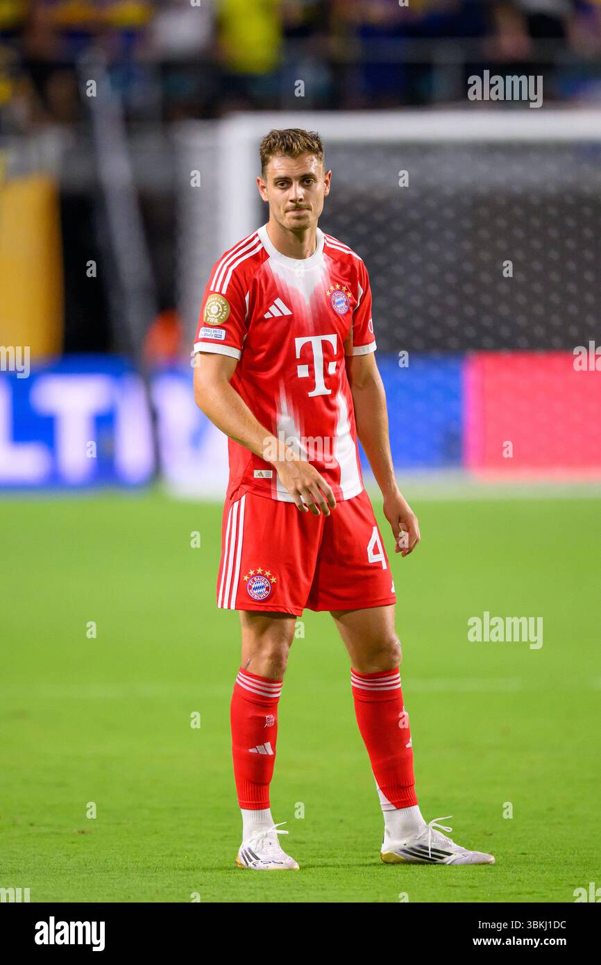 Hard Rock Stadium, Miami, Stati Uniti. 20 giugno 2025. Club World Cup gruppo C turno 1 calcio, Bayern Monaco contro Boca Juniors; FC Bayern Monaco difensore Josip Stanisic credito: Action Plus Sports/Alamy Live News Foto Stock