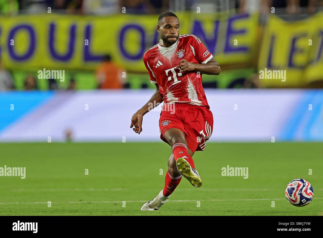 L'Hard Rock Stadium Jonathan Tah del Bayern Monaco di Baviera, durante la partita tra Bayern Monaco e Boca Juniors, per il secondo round del gruppo C della Coppa del mondo per club FIFA 2025, all'Hard Rock Stadium questo venerdì 20. 30761 (Heuler Andrey/SPP) Foto Stock