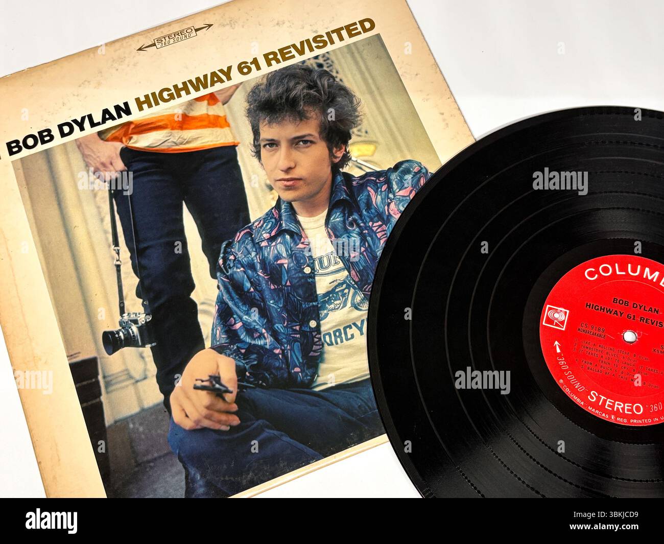 Bob Dylan's Highway 61 Revisited vintage vinyl record, con iconiche copertine dal suo rivoluzionario album rock del 1965. Foto Stock