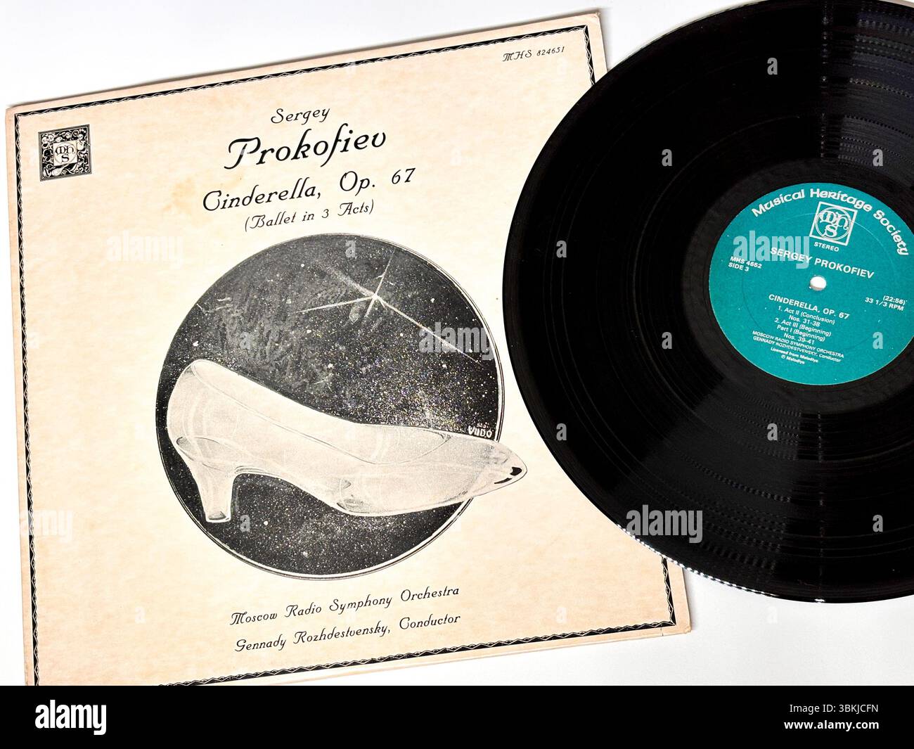Vinile vintage di Cenerentola, op. Di Sergey Prokofiev. 67, Balletto in 3 atti. Eseguita dall'Orchestra Sinfonica della radio di Mosca, diretta da Gennad Foto Stock