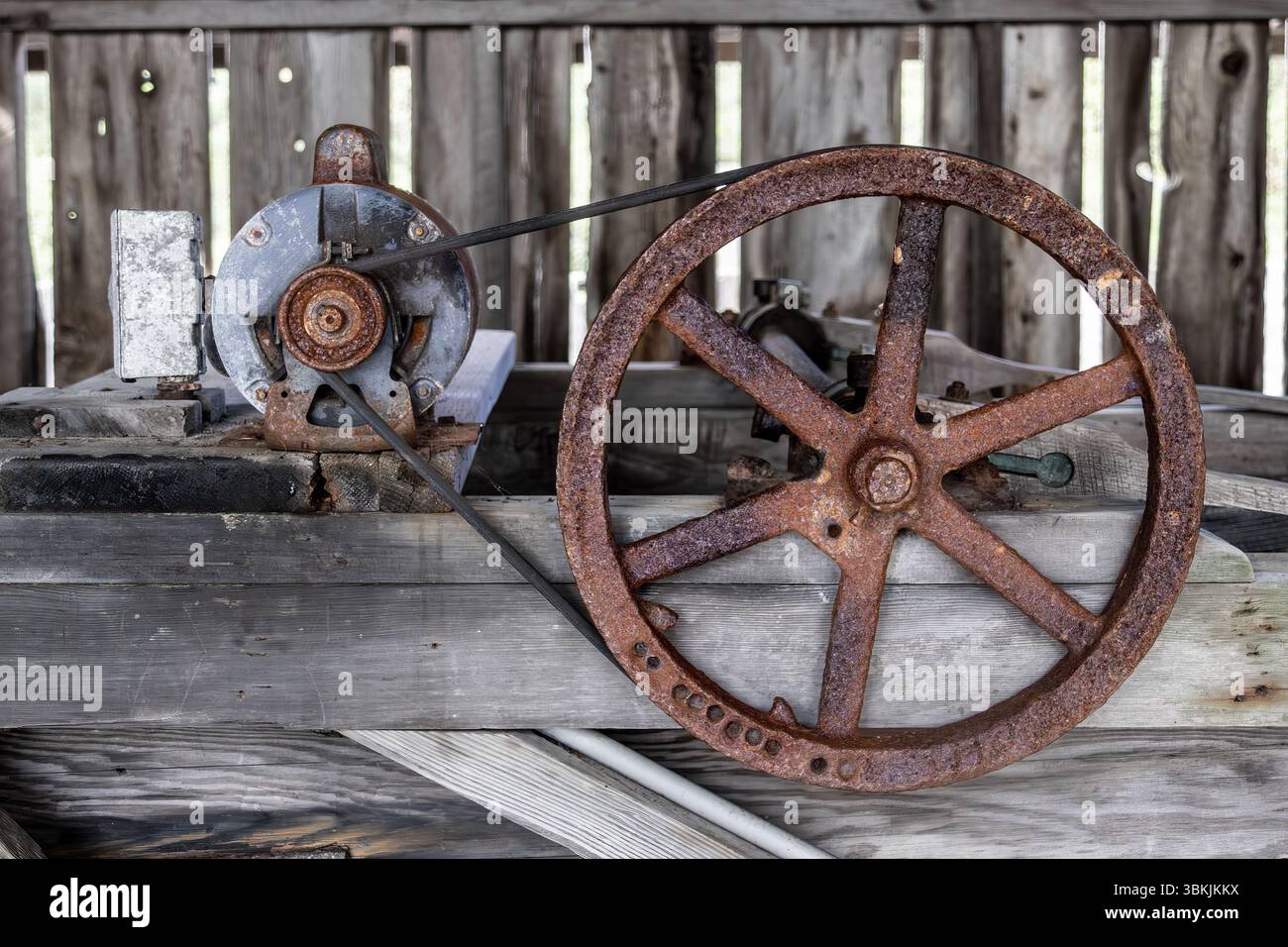 Ruota del motore ruggine congelata in tempo Foto Stock