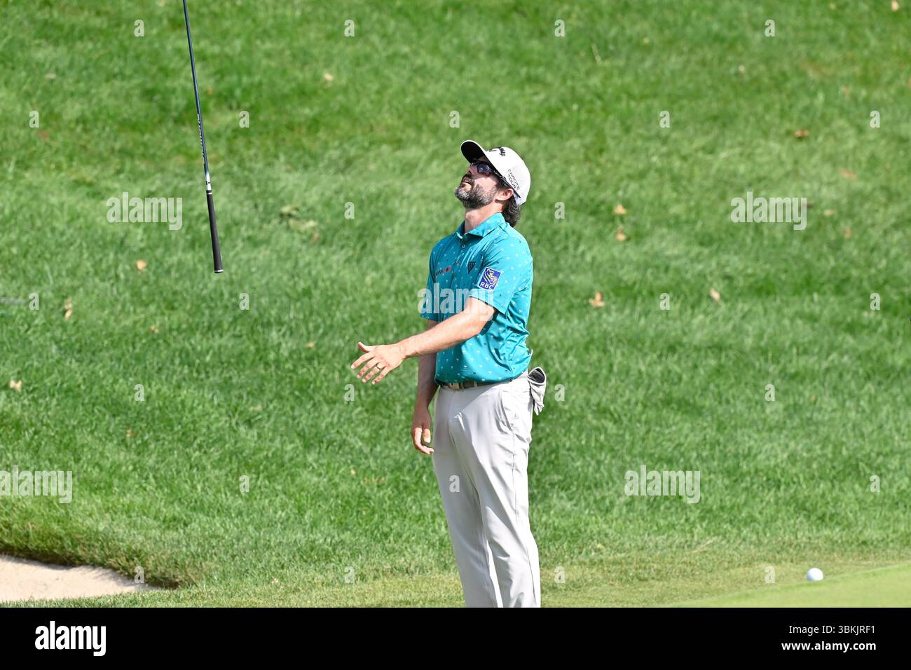 Corregge le date in una versione precedente **.20 giugno 2025: Adam Hadwin di Abbotsford British Columbia, Canada, reagisce quando la sua palla rotola fuori dal 15 ° verde per la seconda volta durante il secondo round del torneo di golf PGA Travelers Championship tenutosi a TPC River Highlands a Cromwell CT. Eric Canha/Cal Sport Media Foto Stock