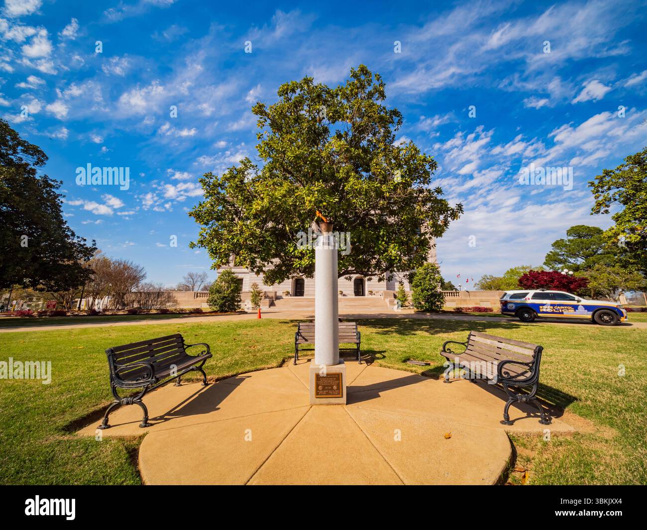 Soleggiata vista esterna del giardino del Campidoglio dell'Arkansas a Little Rock Foto Stock