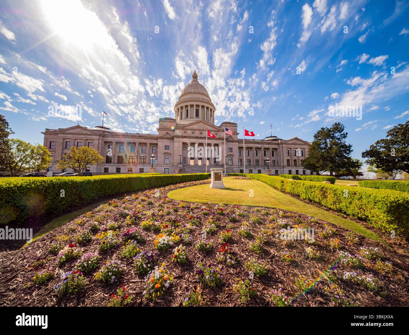Soleggiata vista esterna dello storico palazzo del governo dello stato dell'Arkansas a Little Rock Foto Stock