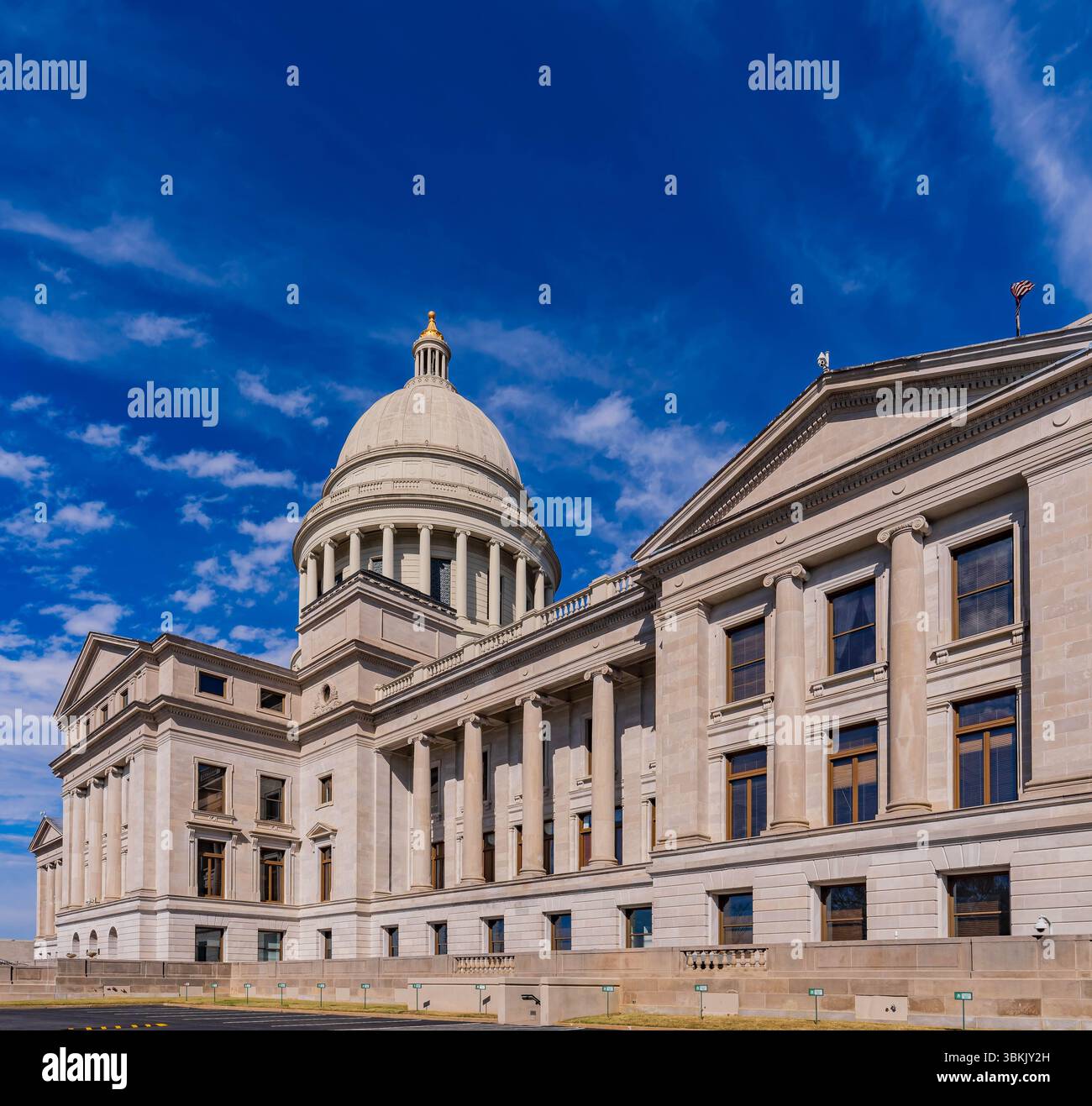 Soleggiata vista esterna dello storico palazzo del governo dello stato dell'Arkansas a Little Rock Foto Stock