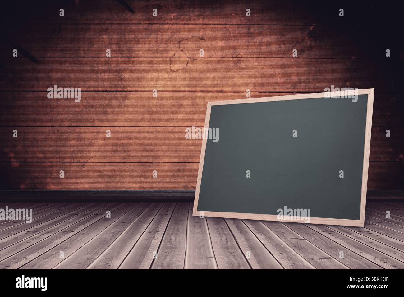 Tavola nera su pavimento in legno Foto Stock