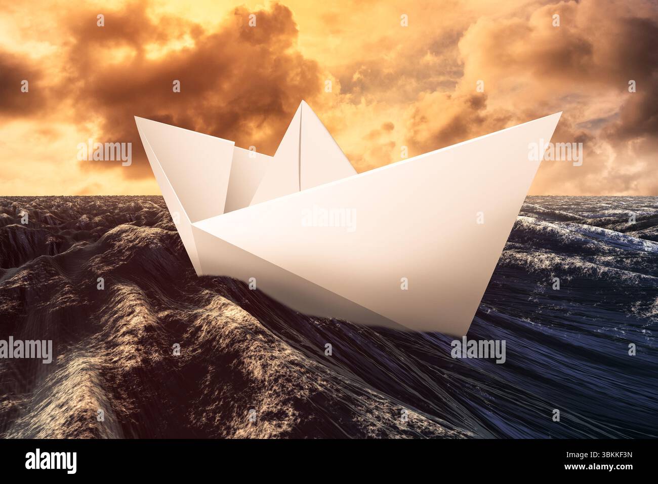 Barca di carta che galleggia sul mare Foto Stock