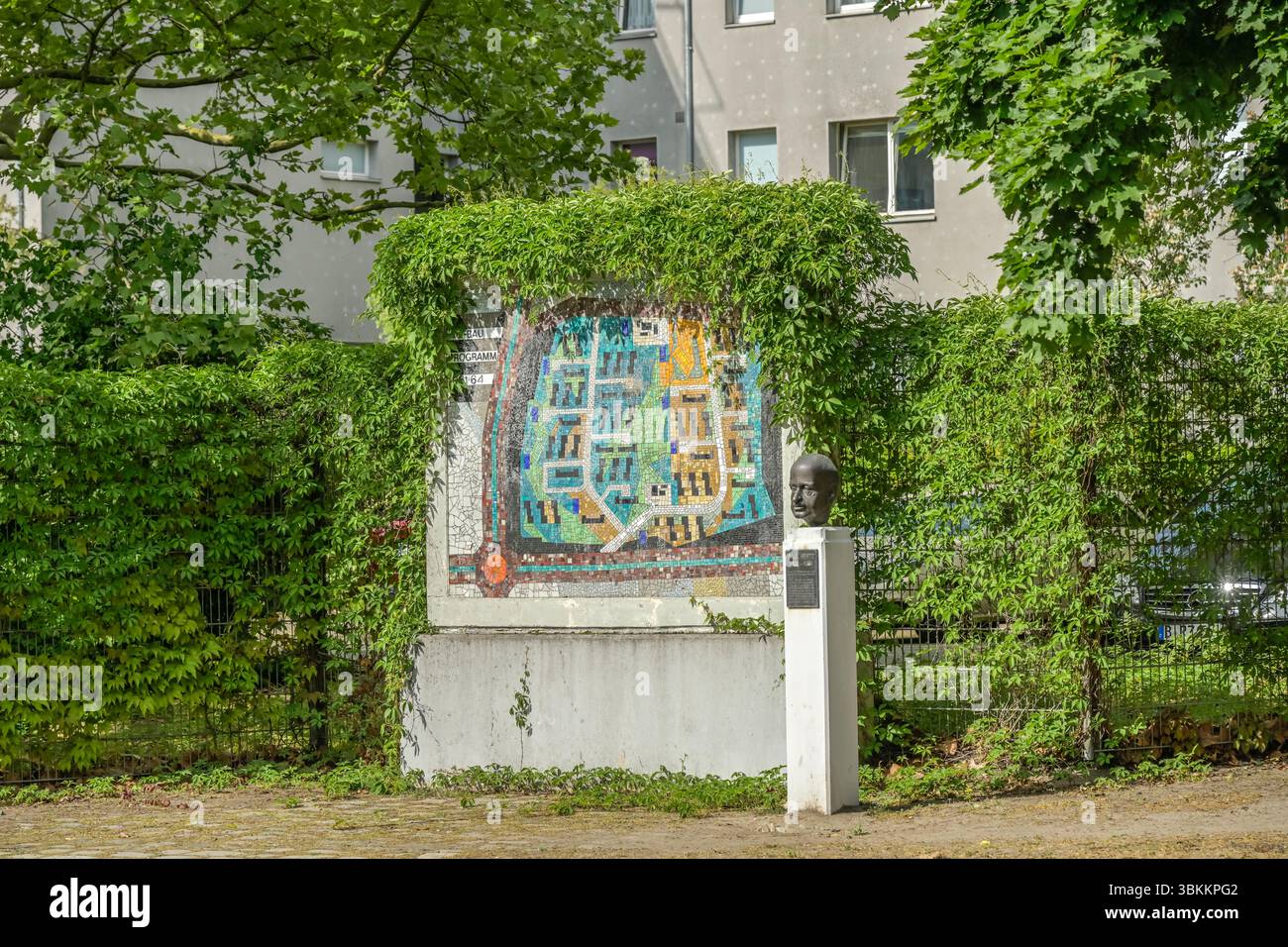 Karte zum Städtebauprogramm der 60er Jahre, Paul-Hertz-Siedlung, Bronzebüste von Paul Hertz, Heckerdamm, Charlottenburg, Bezirk Charlottenburg-Wilmers Foto Stock