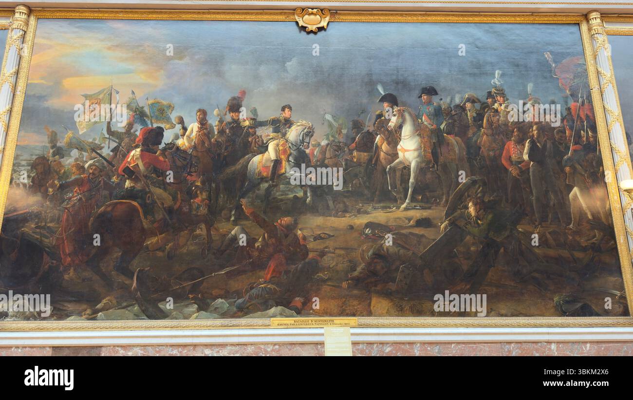 Un grande dipinto raffigurante una caotica scena di battaglia con soldati a cavallo e a piedi, con particolare attenzione a Napoleone e agli ufficiali circostanti. Foto Stock