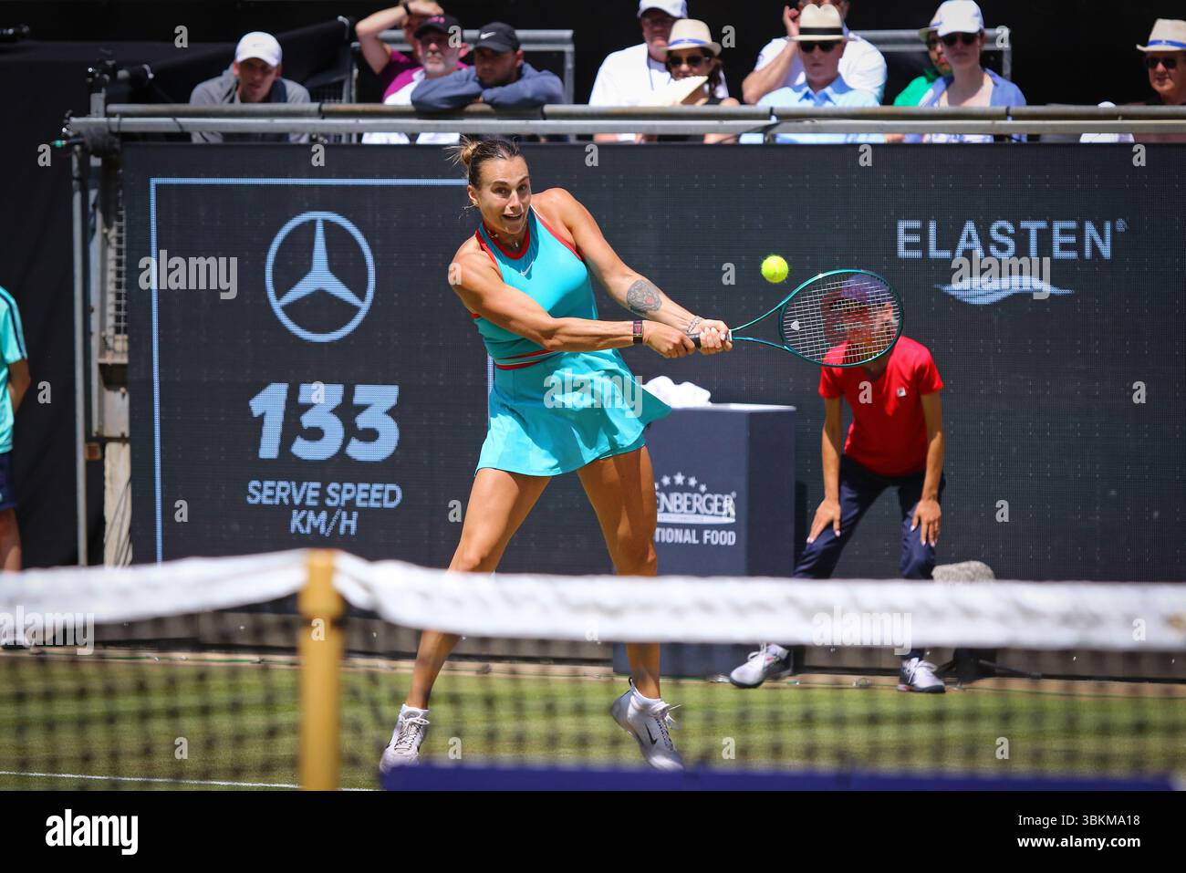 Berlino, Germania. 21 giugno 2025. Aryna SABALENKA in azione durante il suo WTA 500 Berlin Tennis Open by HYLO partita contro Marketa VONDROUSOVA di Czechia al Rot Weiss Tennis Club di Berlino, Germania. Crediti: Oleksandr Prykhodko/UNIAN/Alamy Live News Foto Stock