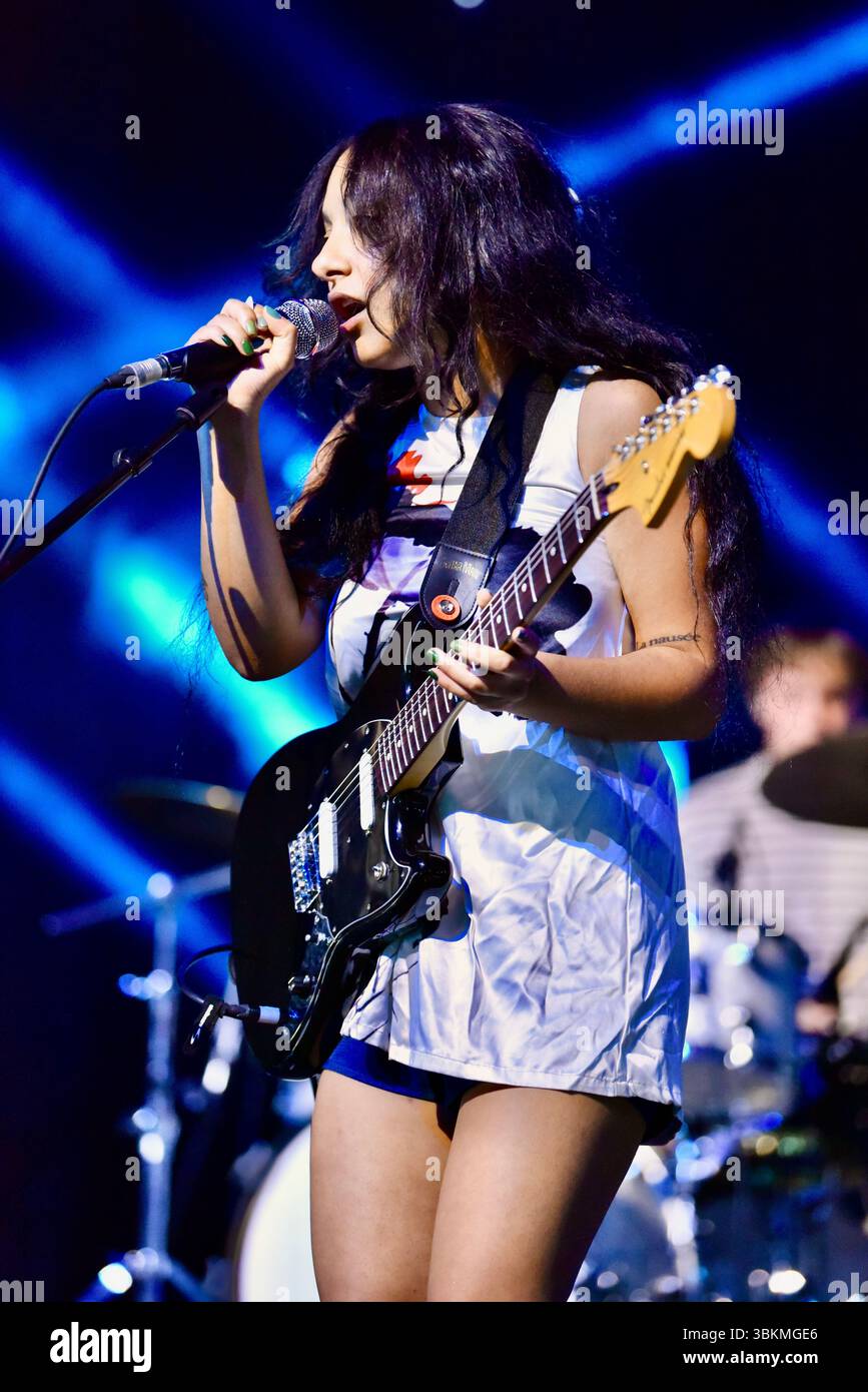 Festival dell'Isola di Wight, Regno Unito, 21 giugno 2025, vincitori del Brit Award, insegnante di inglese al festival dell'Isola di Wight, crediti: Graham Tarrant / Alamy Live News. Foto Stock