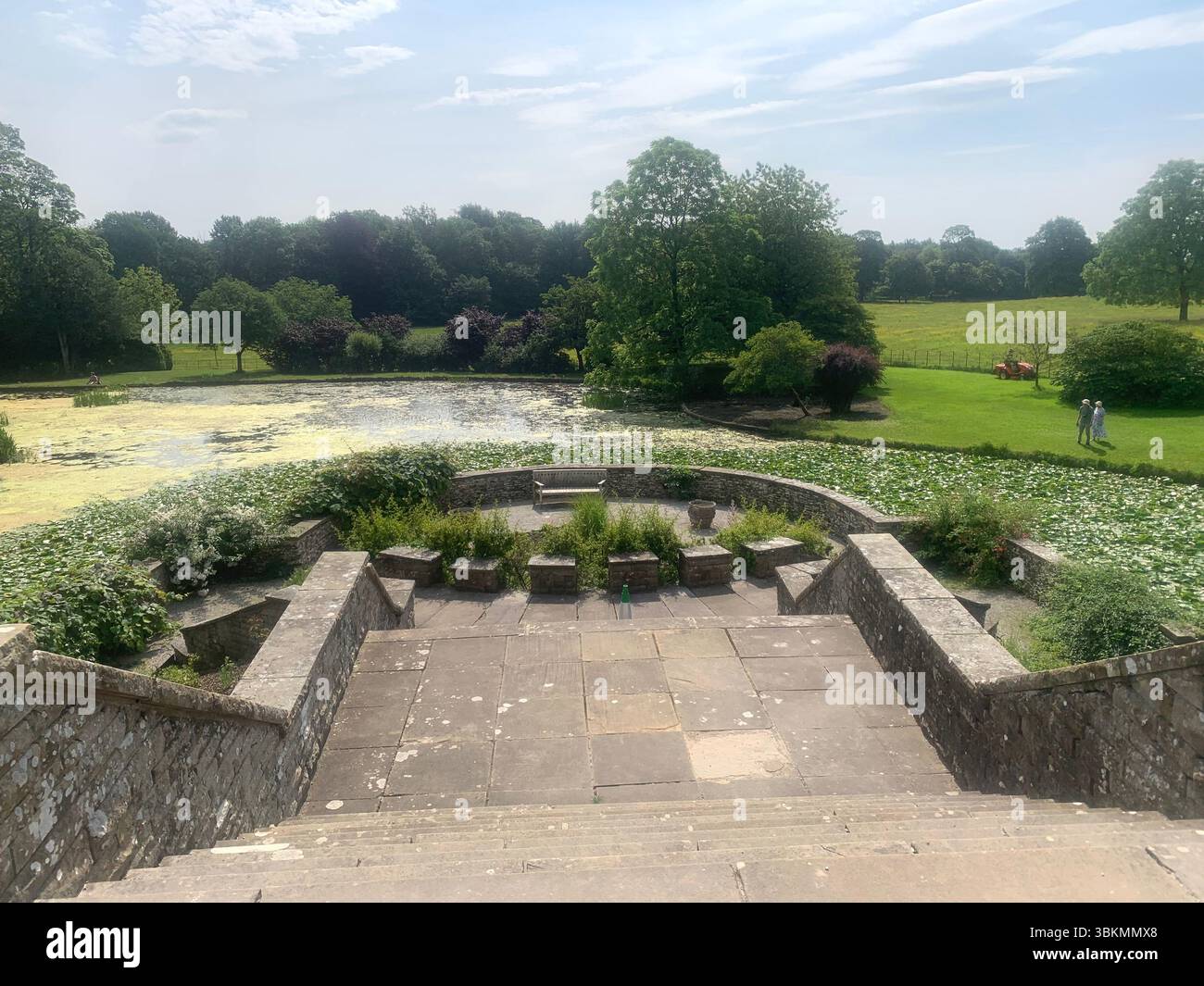 Sizergh Castle Low Sizergh Barn Lake District Regno Unito Inghilterra cartelli National Trust Property Outside Old history Historic green Place Places - Immagine stock catturata con smartphone