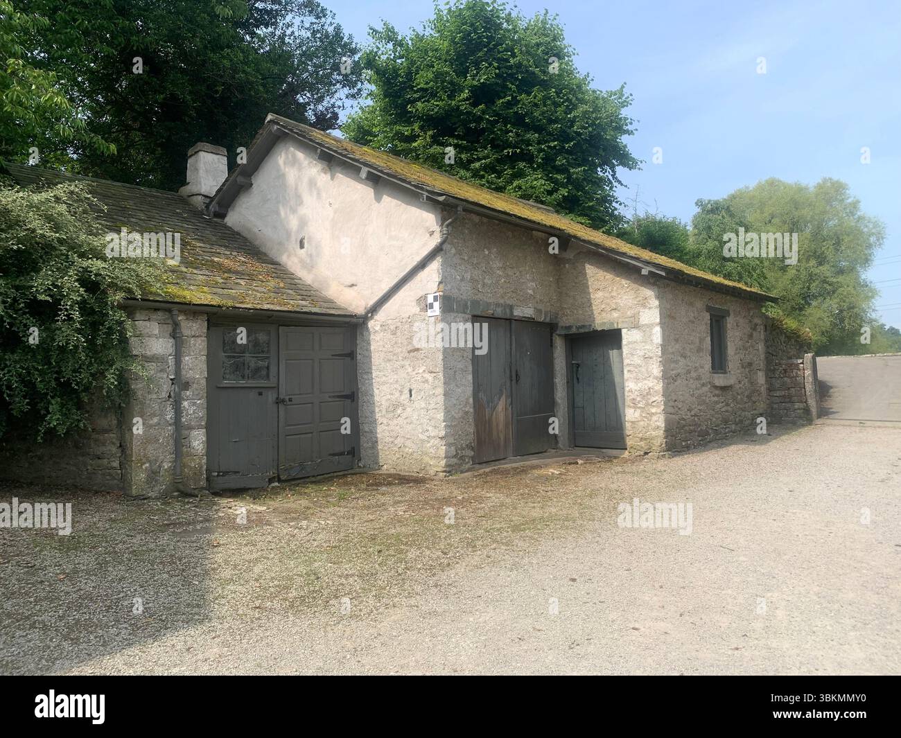 Sizergh Castle Low Sizergh Barn Lake District Regno Unito Inghilterra cartelli National Trust Property Outside Old history Historic green Place Places - Immagine stock catturata con smartphone