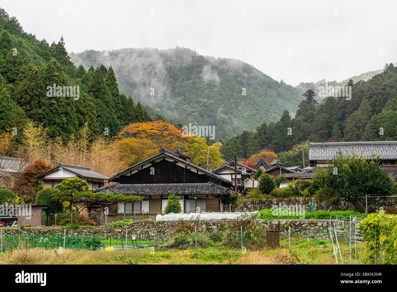 Il piccolo villaggio di Ohara durante la stagione autunnale. Kyoto, Giappone. Foto Stock