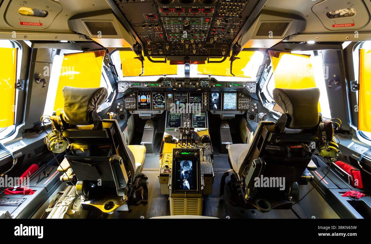 Aereo da trasporto militare turboelica Airbus A400M dell'Aeronautica militare tedesca da LTG-62 (Wunstorf) al Paris Air Show. Le Bourget, Francia - 17 giugno 2025 Foto Stock