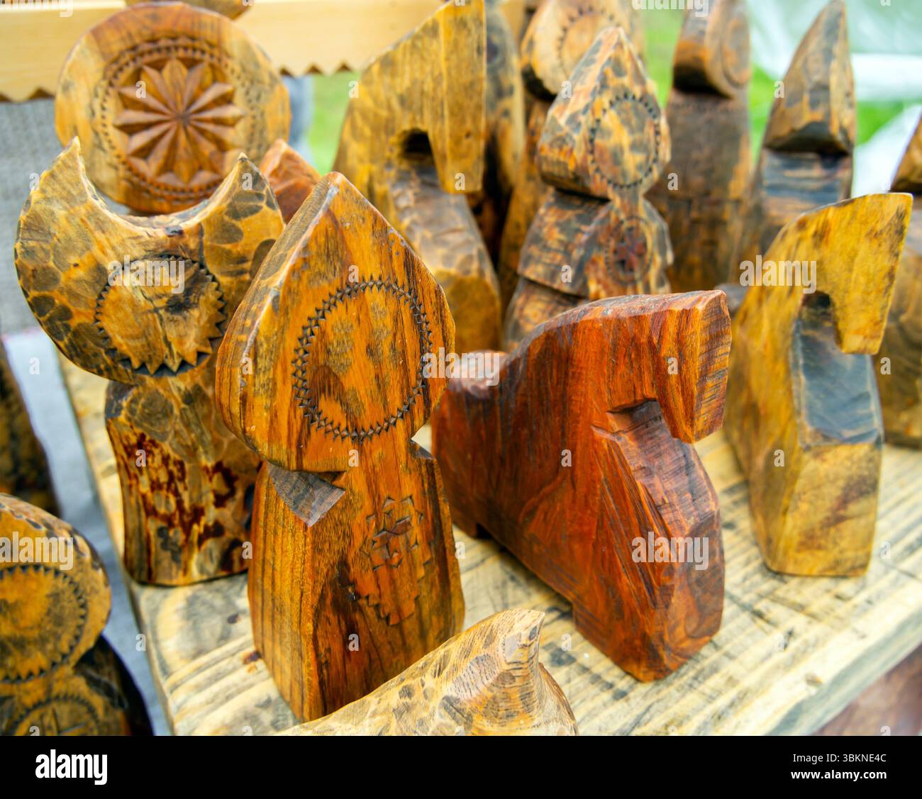 Diversi tipi di giocattoli antichi per carpenteria in legno Foto Stock