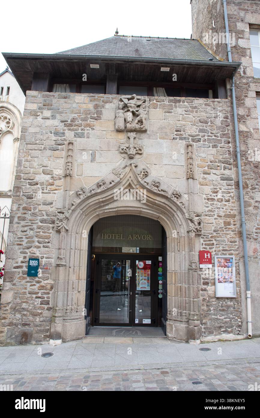 Hotel Arvor Dinan, portale in stile rinascimentale Foto Stock