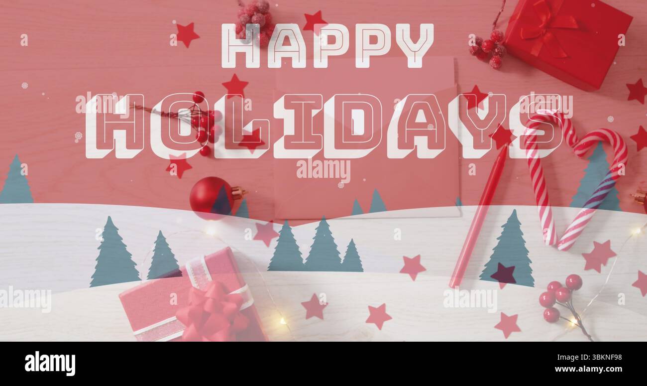 Disposizione con biglietto d'auguri bianco sul tavolo, confezione regalo, matita rossa e alberi stilizzati Foto Stock