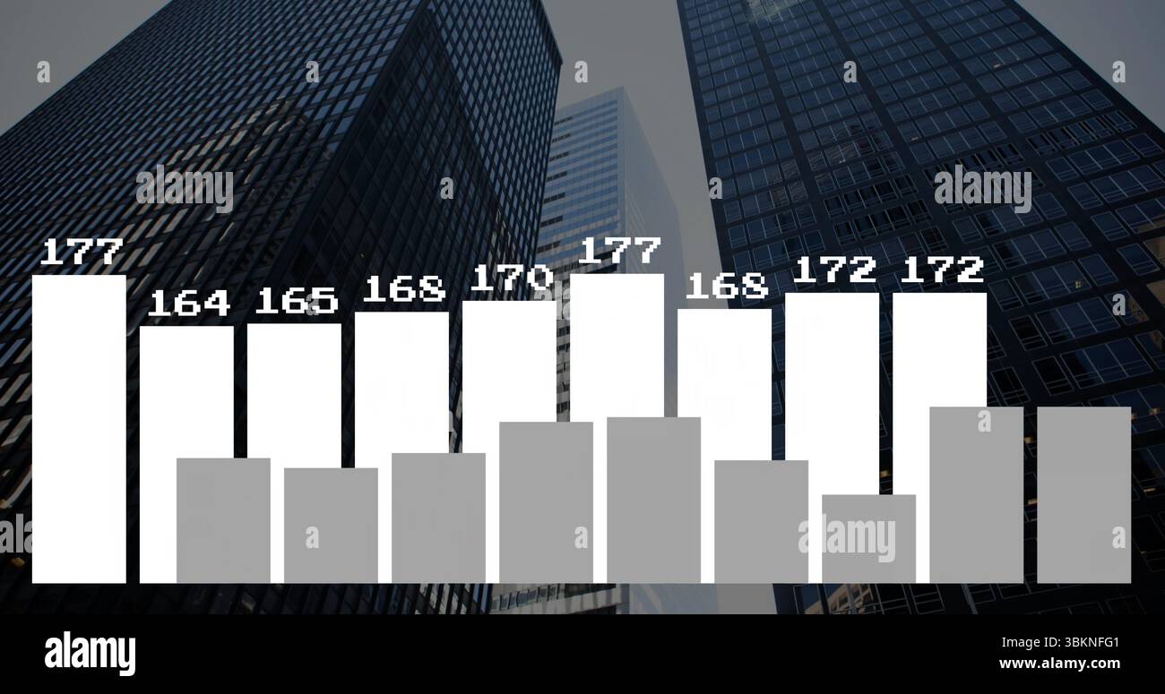 Visualizzazione di torri in vetro riflettente in salita nel quartiere degli affari, con sovrapposizione di carte a barre smerigliate Foto Stock